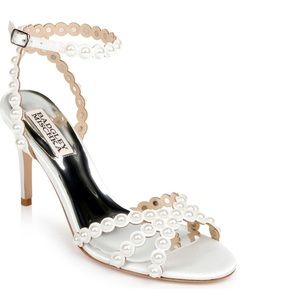 Badgley Mischka Pearl Heels Size 7.5